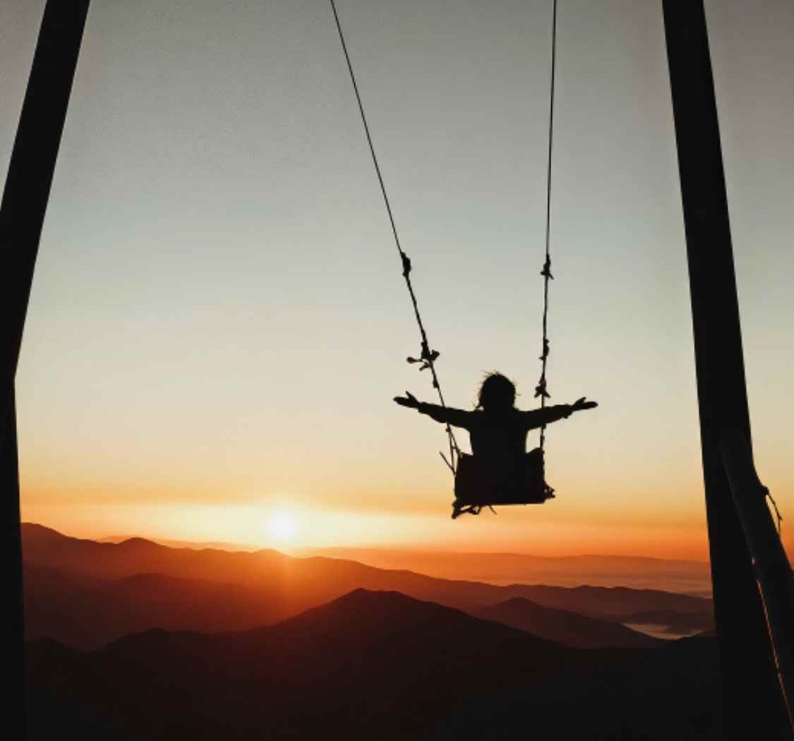 人生就像荡秋千，起的时候，要有落的准备，落的时候，要有起的信心。