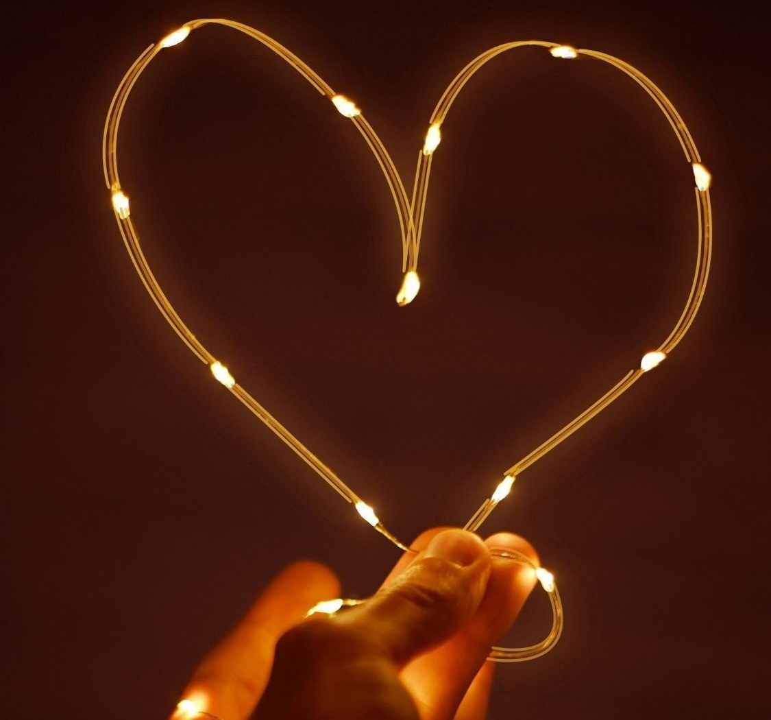 大胆去爱，哪怕只是一次性告白，也比永远沉默来得值得。