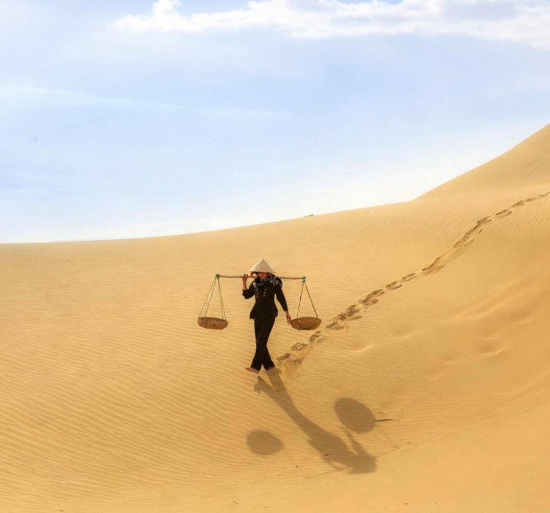 使人疲惫的不是远方的高山，而是鞋子里的一粒沙子。