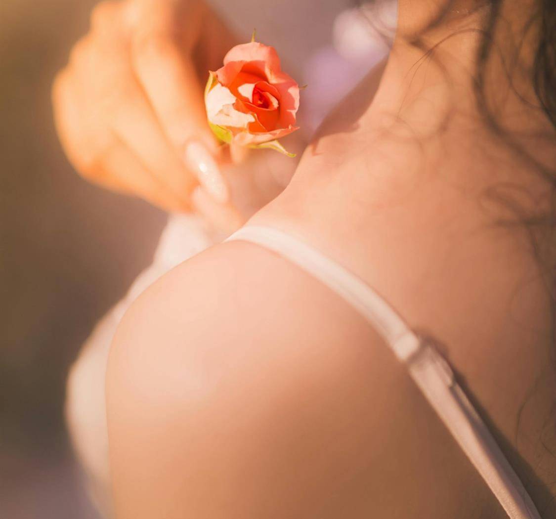 爱自己，是终身浪漫的开始。